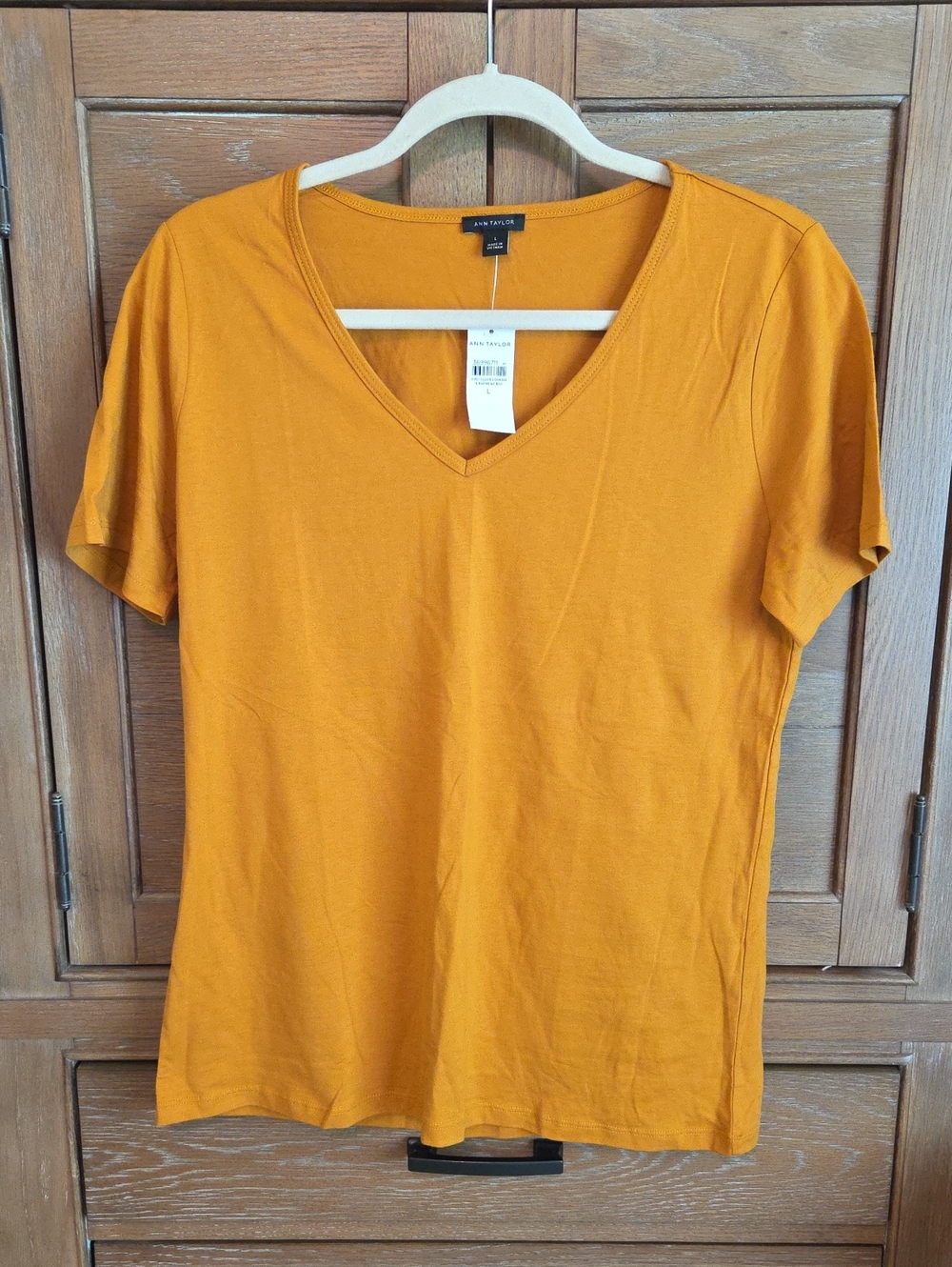 Ann Taylor V-Neck Tee in Mustard Gold Size L